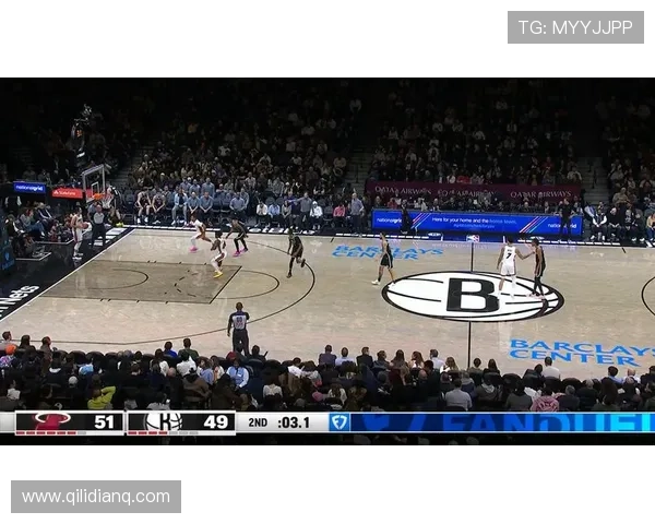 鲍威尔首节火力全开三分球三连击并制造三分犯规表现抢眼